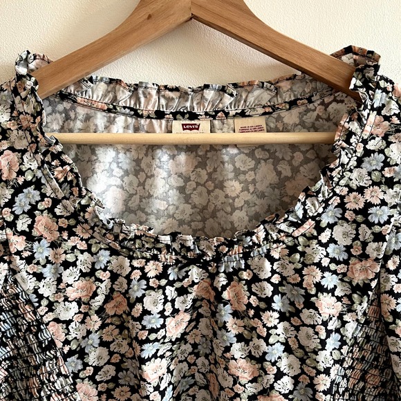 Levi's Louise Smocked Crop Top in Vanessa Floral Obsidian - Size S - Picture 8 of 12